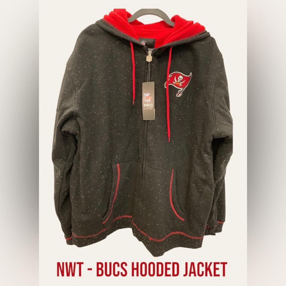 NWT- 🏈 NFL 🏈 TAMPA BAY BUCCANEERS MEN’S XL ZIP-UP FLEECE HOODED JACKET *RARE*